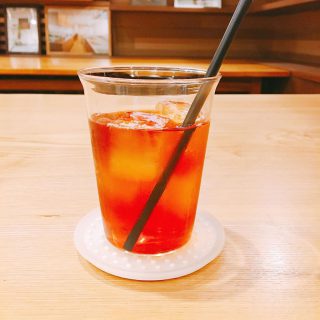 アルタナカフェのアイスティーはteteriaの紅茶ニルギリを使用しています^_^ クセがなくアイス・ホット共に飲みやすいやわらかな風味の紅茶でおススメですよ 本日は11時からの営業となります。